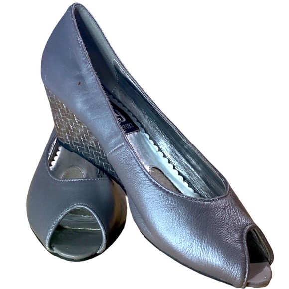 A. J. VALENCI WEDGE HEELS - Picture 4 of 7